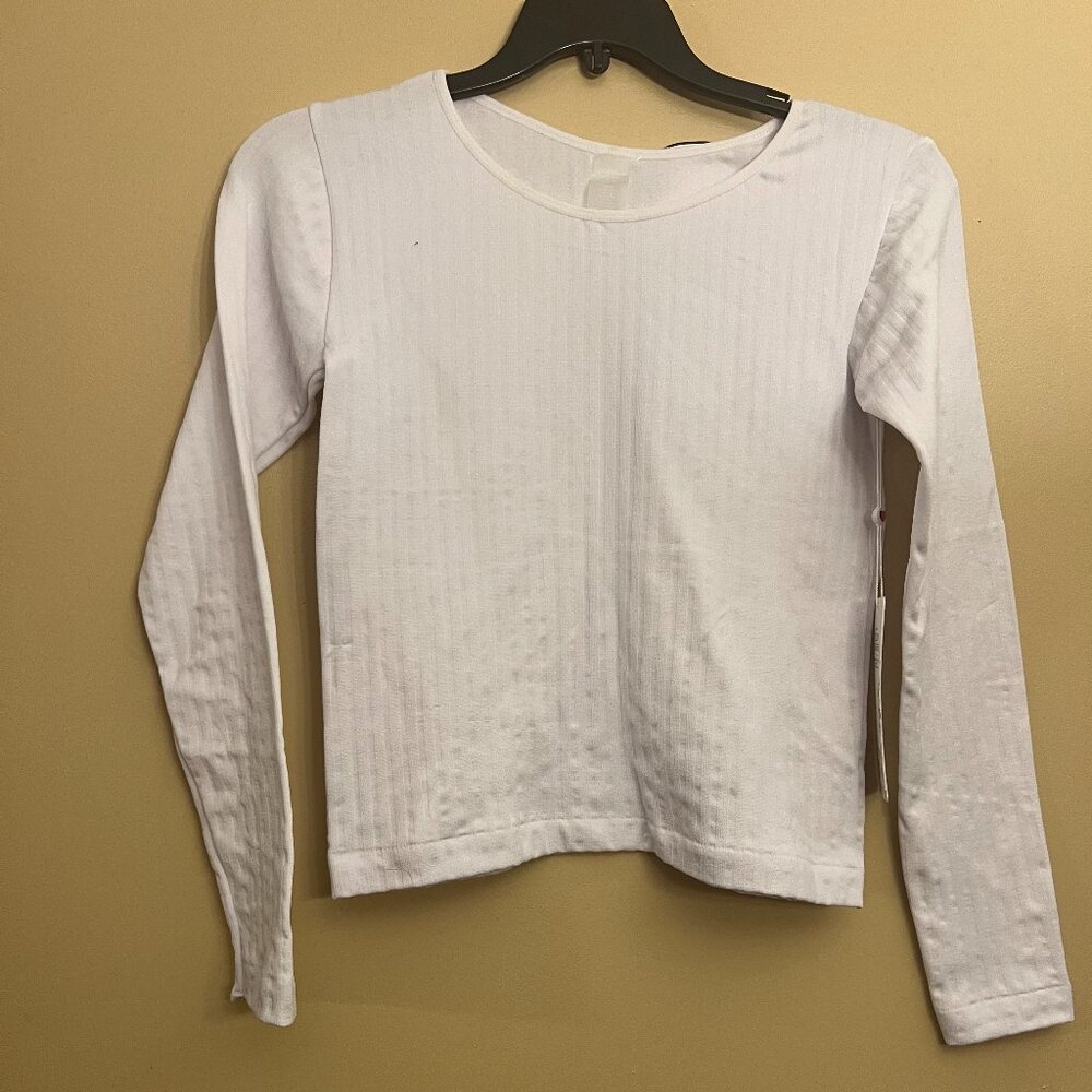 Bloom Seasons womens, white ribbed Top NWT, Size M/L